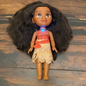 Moana Adventure Doll with Light-Up Necklace